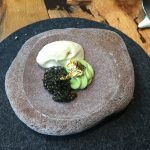 Caviar aguacate y crema quemada